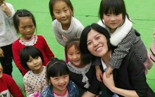 “我可以叫你媽媽嗎？”——一位基層女代表和她的希望小學(xué)